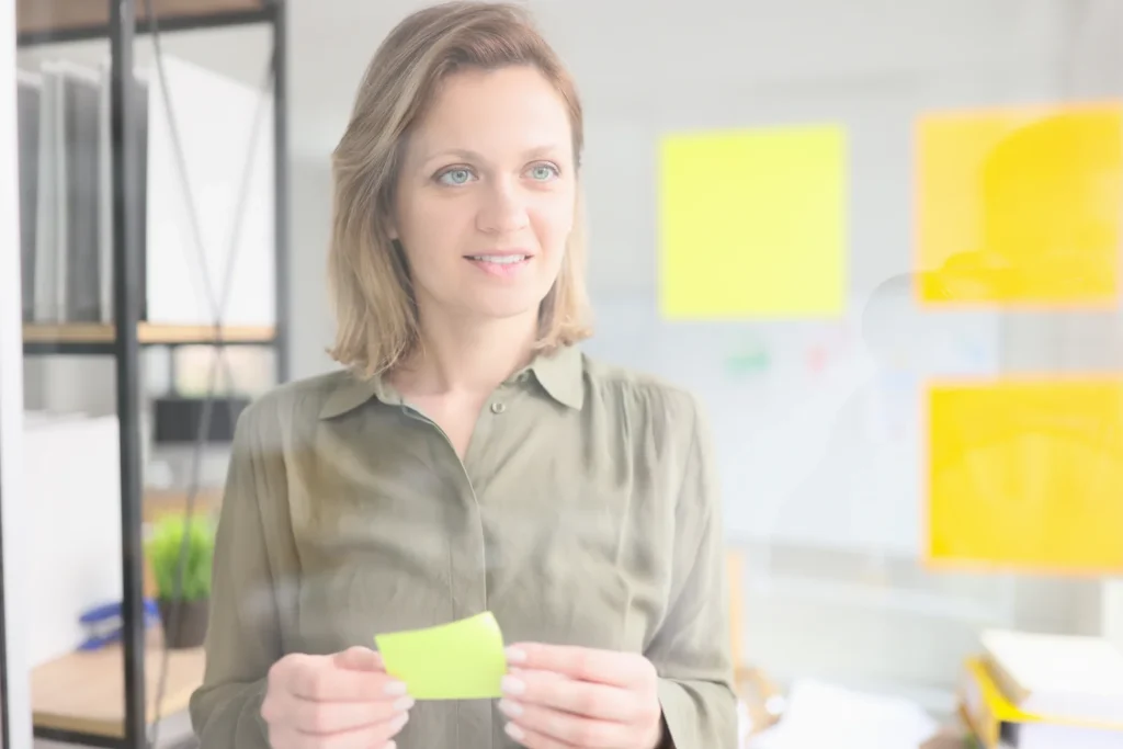 Mitarbeiterin im strategischen Employer Branding für Personaldienstleister