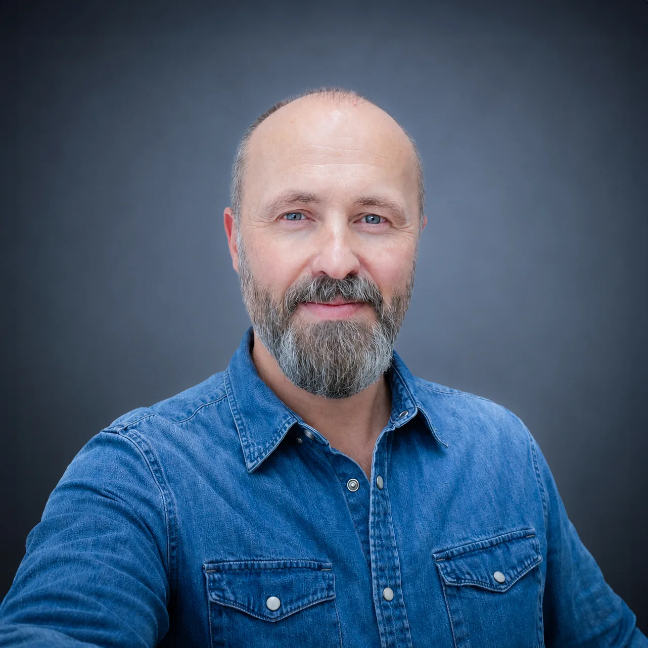 Portraitbild von Torben Hinck, Mitarbeiter bei EXPERTS & TALENTS Nord