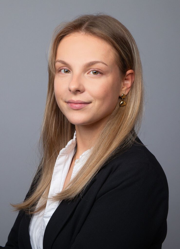 Portraitbild Werkstudentin Jasmin Wollgast -EXPERTS & TALENTS Lüneburg